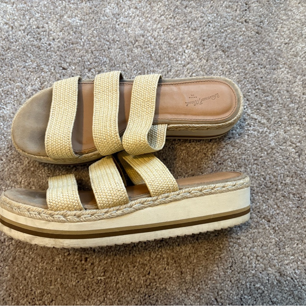 Universal Thread Cream Platform Sandals